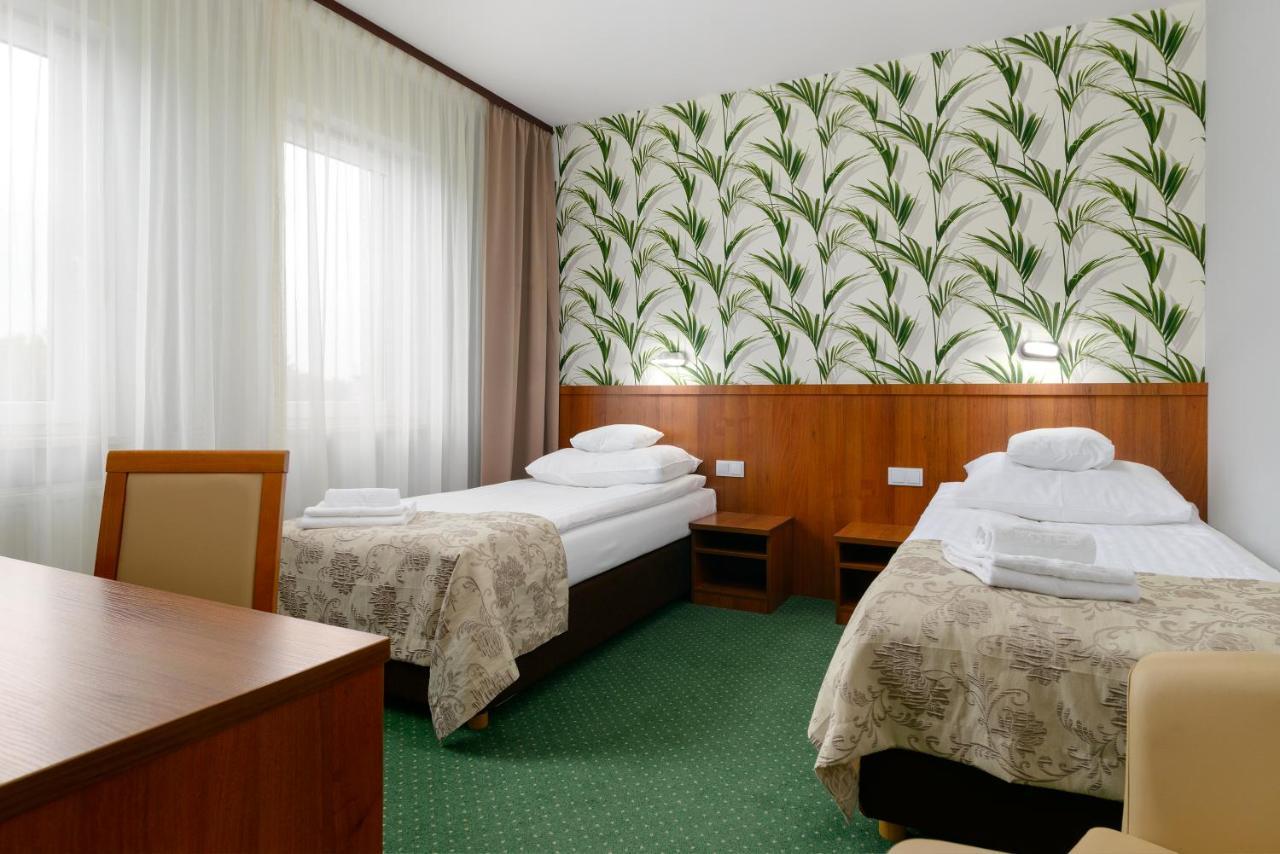 Hotel Zielony พอซนาน ภายนอก รูปภาพ