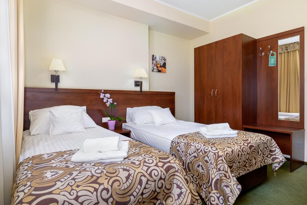 Hotel Zielony พอซนาน ภายนอก รูปภาพ