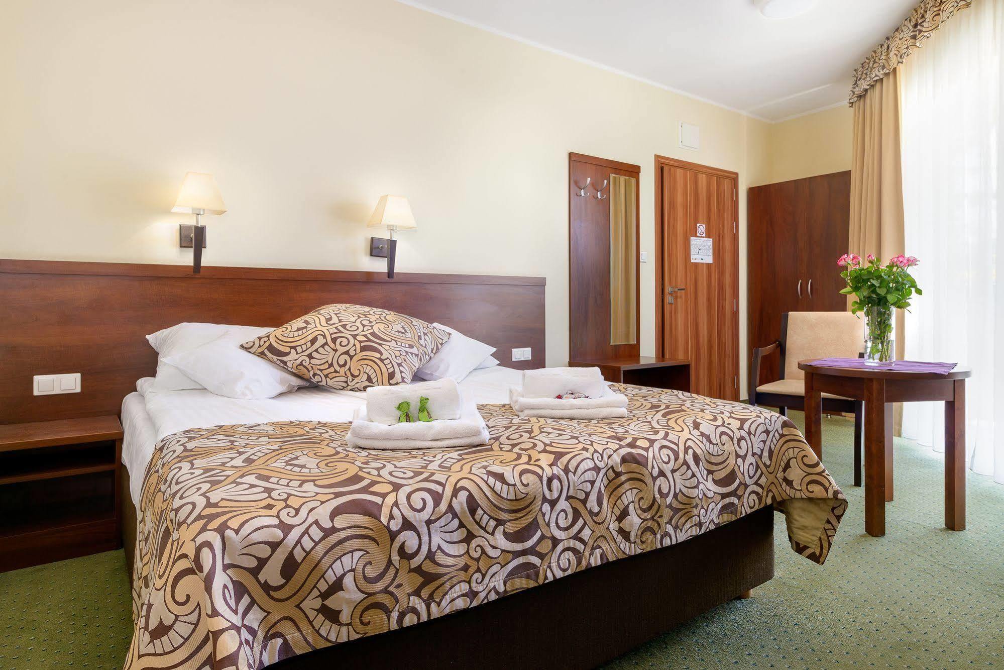 Hotel Zielony พอซนาน ภายนอก รูปภาพ