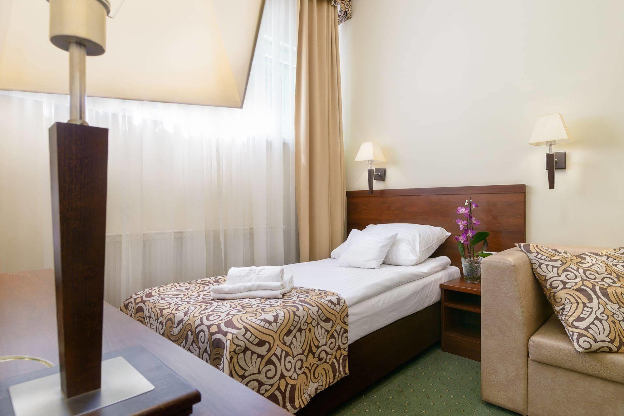 Hotel Zielony พอซนาน ภายนอก รูปภาพ