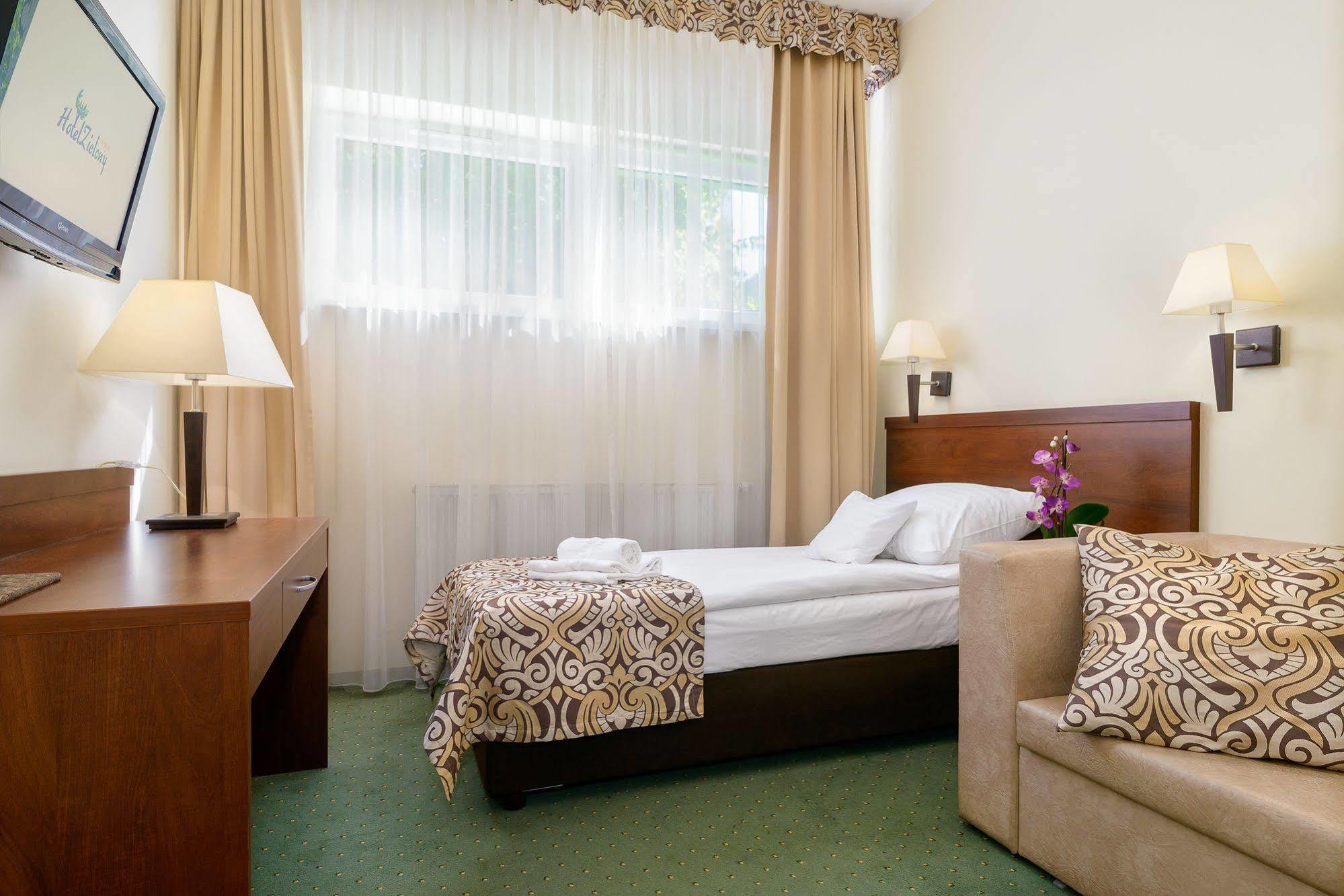 Hotel Zielony พอซนาน ภายนอก รูปภาพ