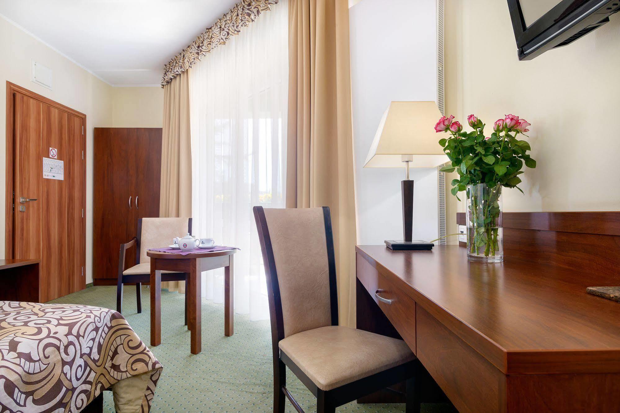 Hotel Zielony พอซนาน ภายนอก รูปภาพ