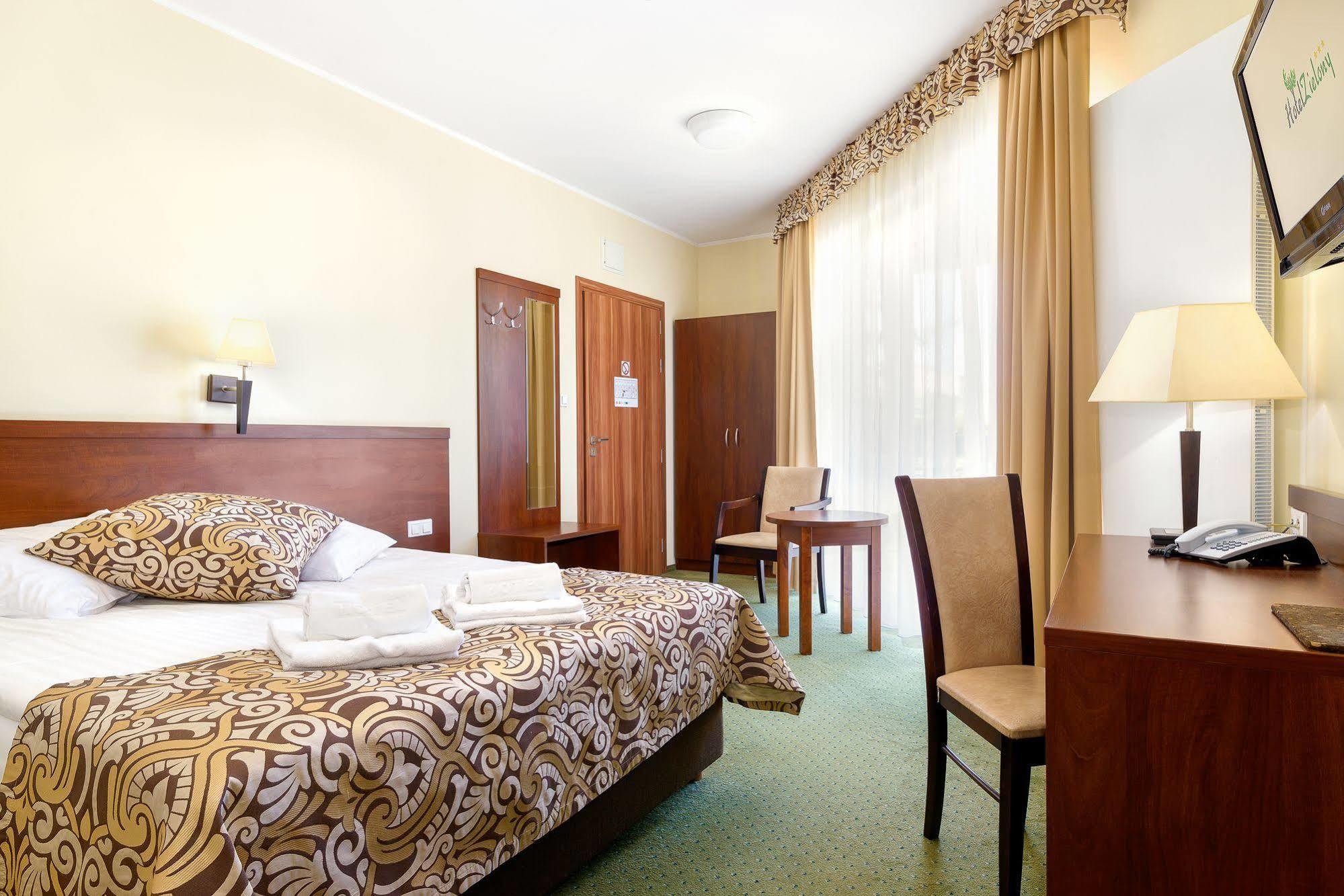 Hotel Zielony พอซนาน ภายนอก รูปภาพ