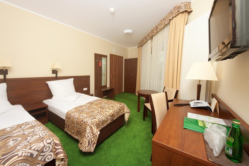 Hotel Zielony พอซนาน ภายนอก รูปภาพ