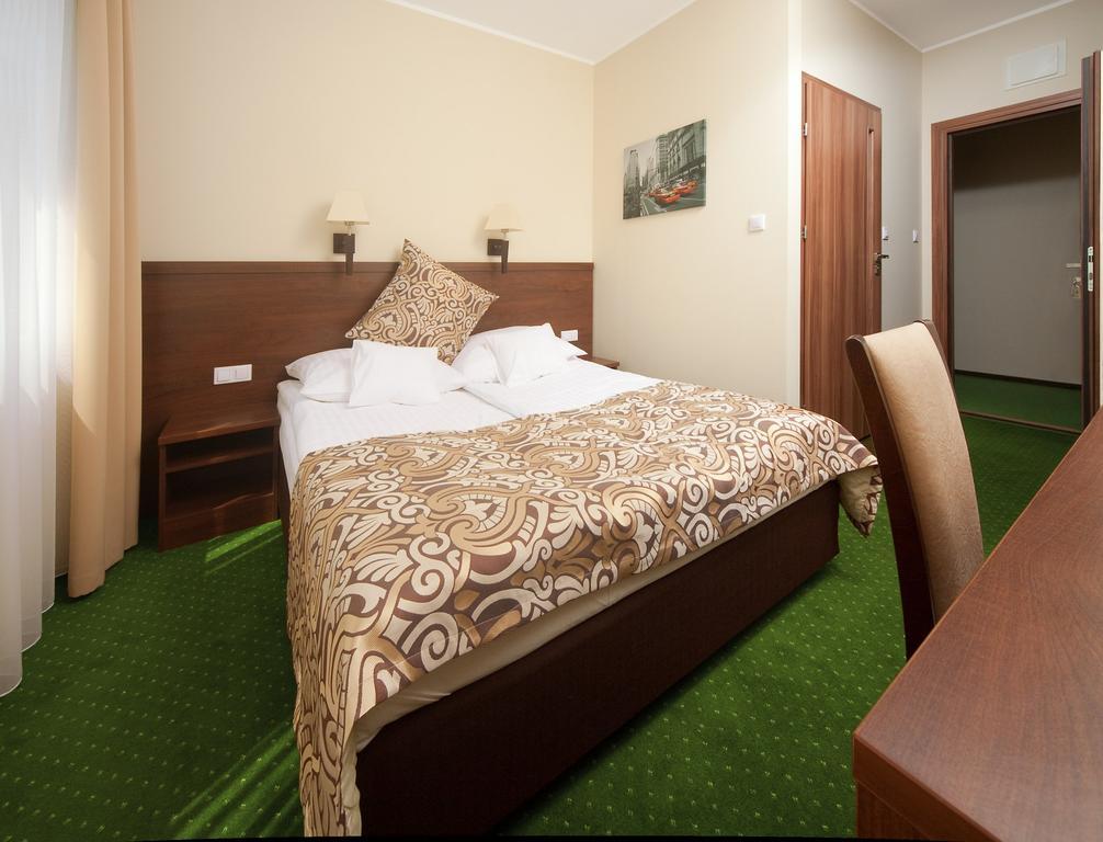 Hotel Zielony พอซนาน ภายนอก รูปภาพ