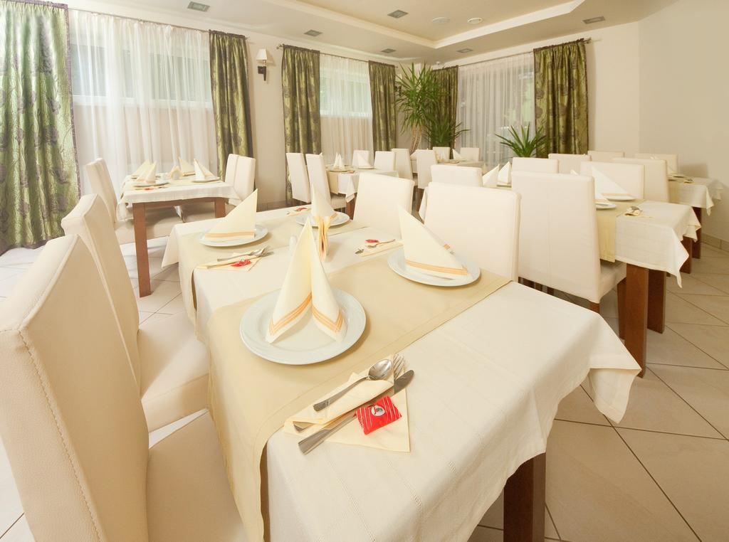 Hotel Zielony พอซนาน ภายนอก รูปภาพ